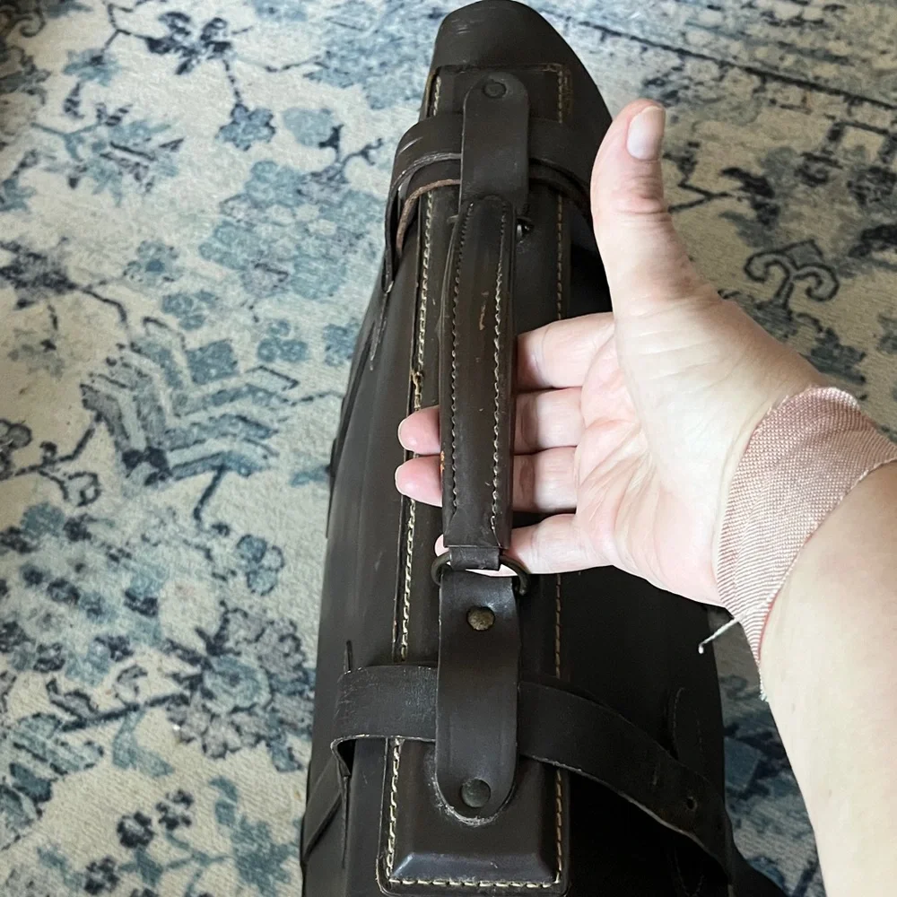 Vintage WW 11 US Army Issue Type V 297 -1507 V Classic Leather Briefcase UNISEX